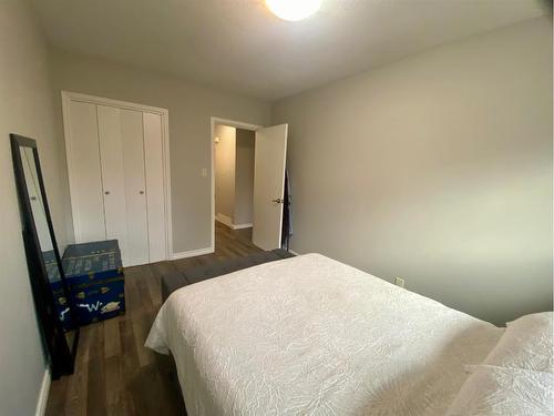 3734 42 Street Sw, Calgary, AB - Indoor Photo Showing Bedroom