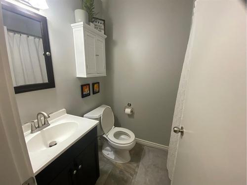 3734 42 Street Sw, Calgary, AB - Indoor Photo Showing Bathroom