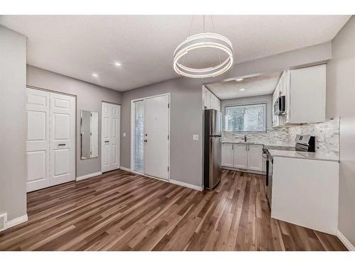 132-7172 Coach Hill Road Sw, Calgary, AB - Indoor Photo Showing Kitchen