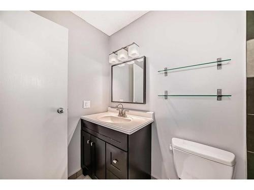 132-7172 Coach Hill Road Sw, Calgary, AB - Indoor Photo Showing Bathroom