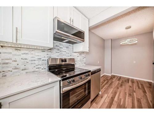 132-7172 Coach Hill Road Sw, Calgary, AB - Indoor Photo Showing Kitchen