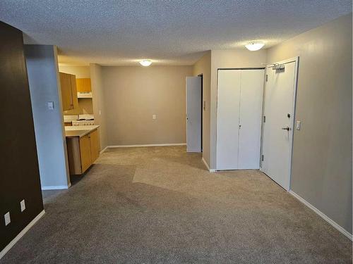 201B-7301 4A Street Sw, Calgary, AB - Indoor Photo Showing Other Room