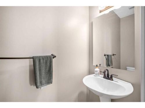 18 Masters Mews Se, Calgary, AB - Indoor Photo Showing Bathroom