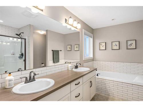 18 Masters Mews Se, Calgary, AB - Indoor Photo Showing Bathroom