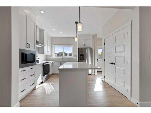 826 Bayview Terrace Sw, Airdrie, AB - Indoor Photo Showing Kitchen With Upgraded Kitchen