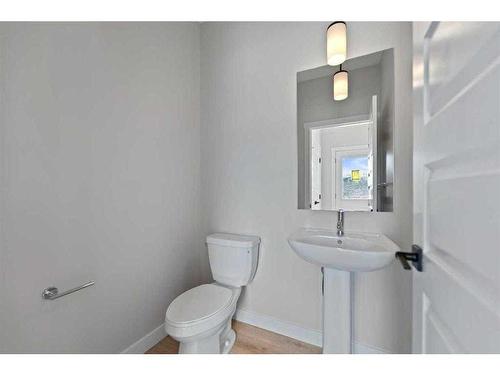 826 Bayview Terrace Sw, Airdrie, AB - Indoor Photo Showing Bathroom