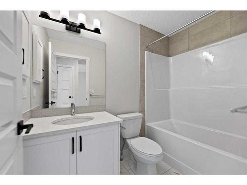 826 Bayview Terrace Sw, Airdrie, AB - Indoor Photo Showing Bathroom