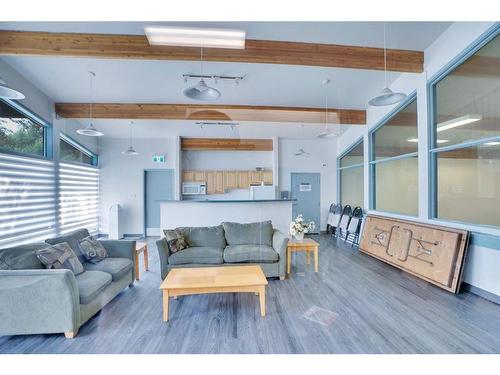 9203-315 Southampton Drive Sw, Calgary, AB - Indoor Photo Showing Living Room