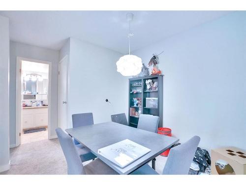 9203-315 Southampton Drive Sw, Calgary, AB - Indoor Photo Showing Dining Room