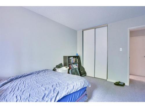 9203-315 Southampton Drive Sw, Calgary, AB - Indoor Photo Showing Bedroom