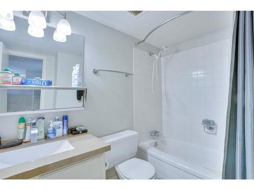 9203-315 Southampton Drive Sw, Calgary, AB - Indoor Photo Showing Bathroom