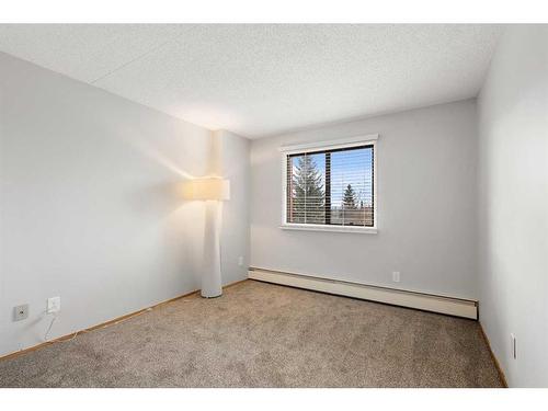 413-5204 Dalton Drive Nw, Calgary, AB - Indoor Photo Showing Other Room