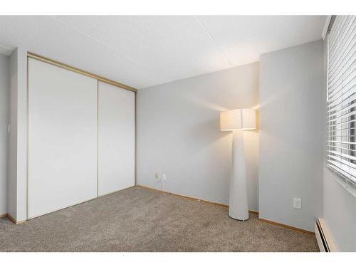 413-5204 Dalton Drive Nw, Calgary, AB - Indoor Photo Showing Other Room