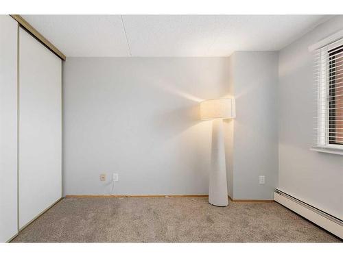 413-5204 Dalton Drive Nw, Calgary, AB - Indoor Photo Showing Other Room