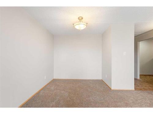 413-5204 Dalton Drive Nw, Calgary, AB - Indoor Photo Showing Other Room