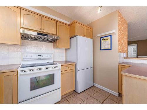 107-1401 Centre A Street Ne, Calgary, AB - Indoor Photo Showing Kitchen