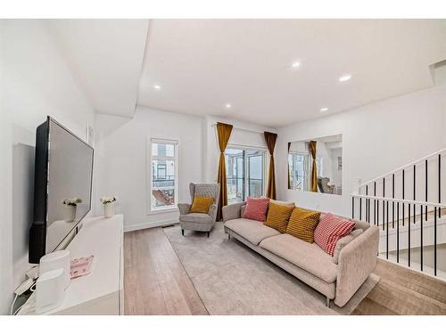 402-8235 8 Ave, Calgary, AB - Indoor Photo Showing Living Room