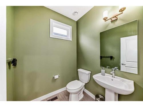 402-8235 8 Ave, Calgary, AB - Indoor Photo Showing Bathroom