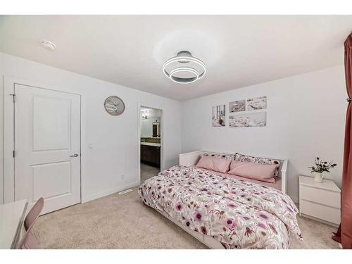 402-8235 8 Ave, Calgary, AB - Indoor Photo Showing Bedroom