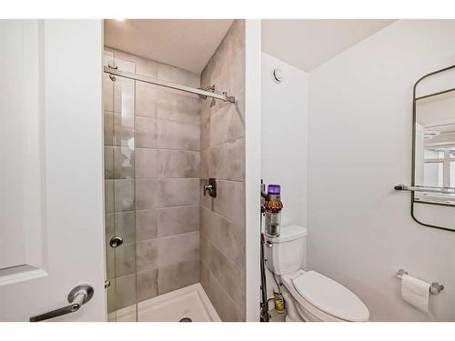 402-8235 8 Ave, Calgary, AB - Indoor Photo Showing Bathroom