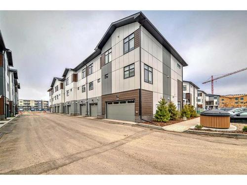 402-8235 8 Ave, Calgary, AB - Outdoor