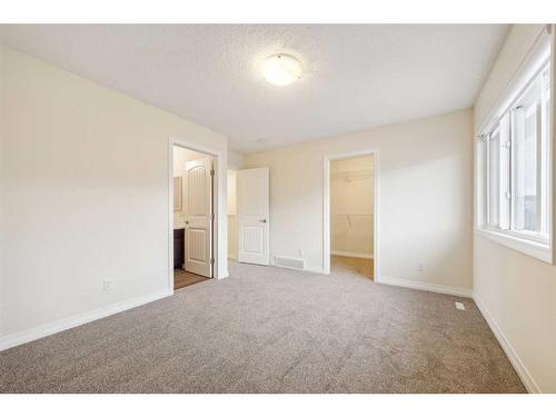 27 Carringvue Drive Nw, Calgary, AB - Indoor Photo Showing Other Room