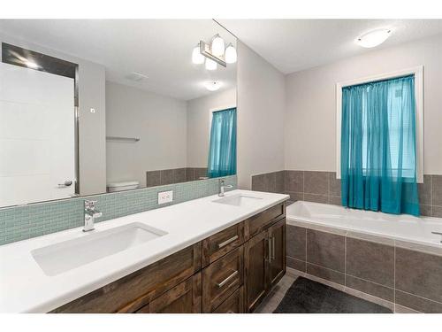 137 Osborne Common Sw, Airdrie, AB - Indoor Photo Showing Bathroom