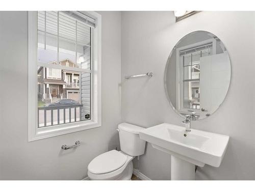 137 Osborne Common Sw, Airdrie, AB - Indoor Photo Showing Bathroom