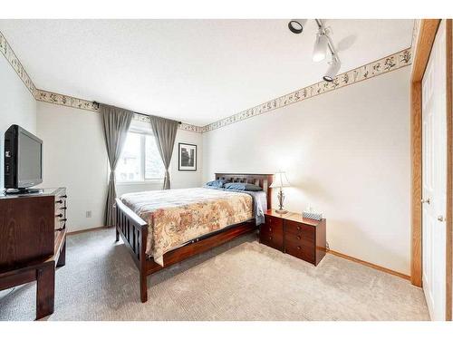 2256 Douglasbank Crescent Se, Calgary, AB - Indoor Photo Showing Bedroom