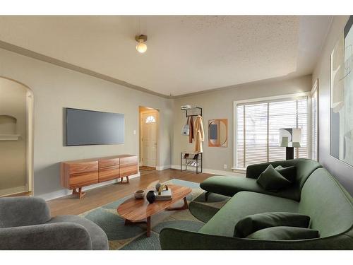 205 19 Avenue Nw, Calgary, AB - Indoor Photo Showing Living Room