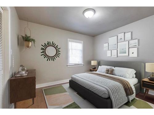 205 19 Avenue Nw, Calgary, AB - Indoor Photo Showing Bedroom