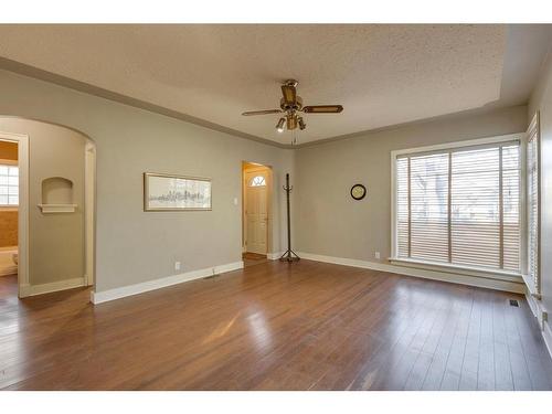 205 19 Avenue Nw, Calgary, AB - Indoor Photo Showing Other Room