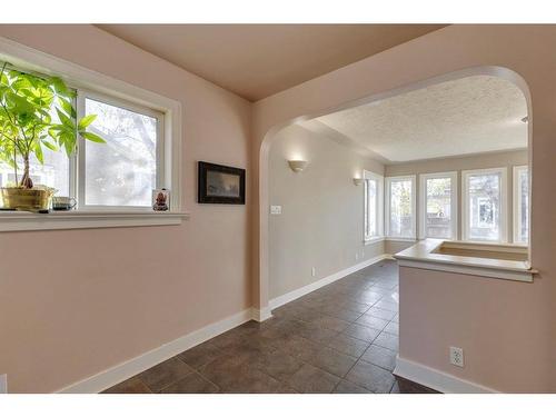 205 19 Avenue Nw, Calgary, AB - Indoor Photo Showing Other Room