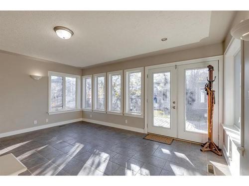 205 19 Avenue Nw, Calgary, AB - Indoor Photo Showing Other Room