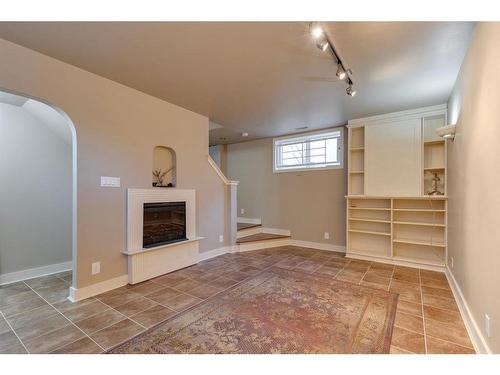 205 19 Avenue Nw, Calgary, AB - Indoor With Fireplace