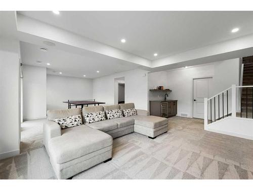 232 Cranbrook Point Se, Calgary, AB - Indoor Photo Showing Living Room