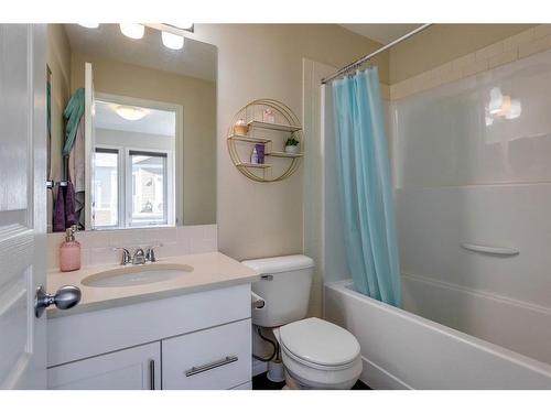 203 Auburn Meadows Se, Calgary, AB - Indoor Photo Showing Bathroom