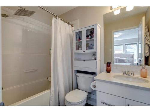 203 Auburn Meadows Se, Calgary, AB - Indoor Photo Showing Bathroom