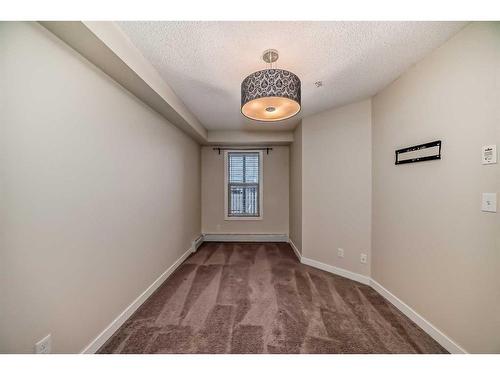 1113-625 Glenbow Drive, Cochrane, AB - Indoor Photo Showing Other Room