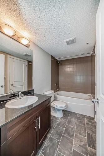 1113-625 Glenbow Drive, Cochrane, AB - Indoor Photo Showing Bathroom