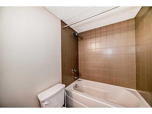 1113-625 Glenbow Drive, Cochrane, AB - Indoor Photo Showing Bathroom