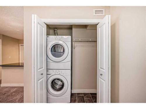 1113-625 Glenbow Drive, Cochrane, AB - Indoor Photo Showing Laundry Room