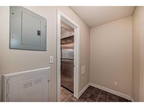 1113-625 Glenbow Drive, Cochrane, AB - Indoor Photo Showing Other Room