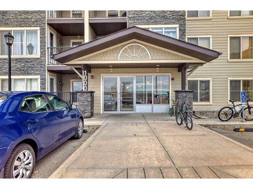 1113-625 Glenbow Drive, Cochrane, AB - Outdoor With Facade