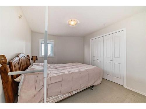 334-5000 Somervale Court Sw, Calgary, AB - Indoor Photo Showing Bedroom