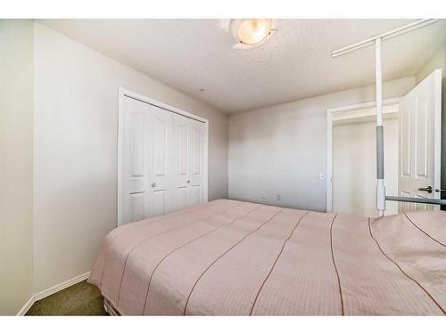 334-5000 Somervale Court Sw, Calgary, AB - Indoor Photo Showing Bedroom