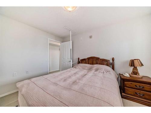 334-5000 Somervale Court Sw, Calgary, AB - Indoor Photo Showing Bedroom