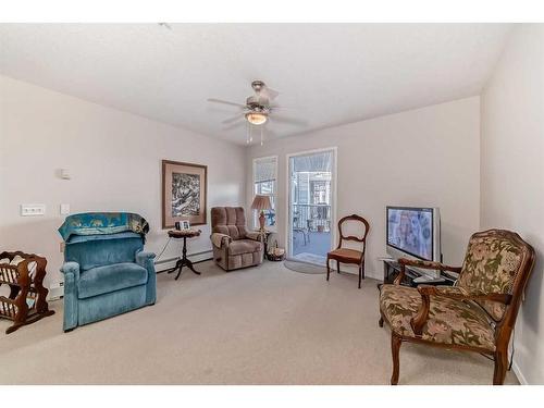 334-5000 Somervale Court Sw, Calgary, AB - Indoor Photo Showing Kitchen