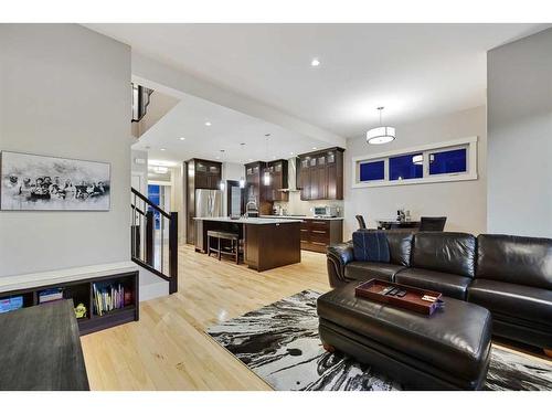 1611 19 Avenue Nw, Calgary, AB - Indoor Photo Showing Living Room