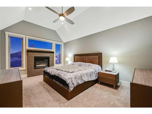 1611 19 Avenue Nw, Calgary, AB - Indoor Photo Showing Bedroom